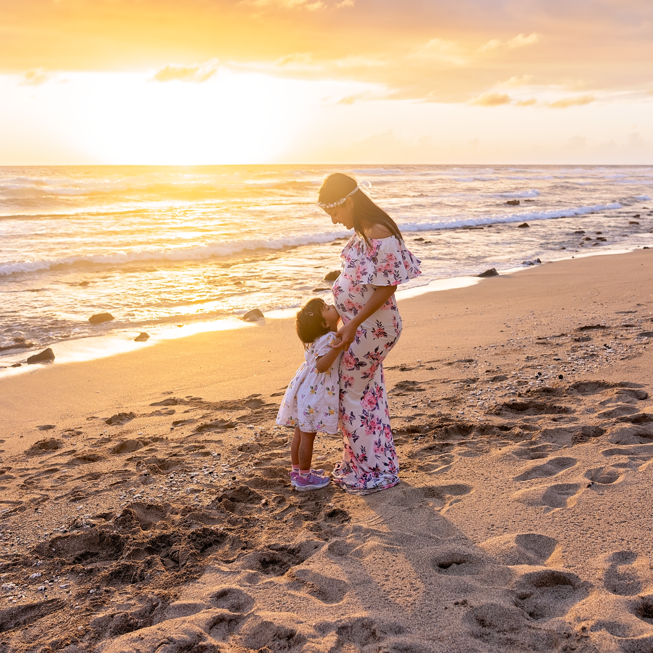 Big Island family photographer during sunset in Kona, Hawaii
